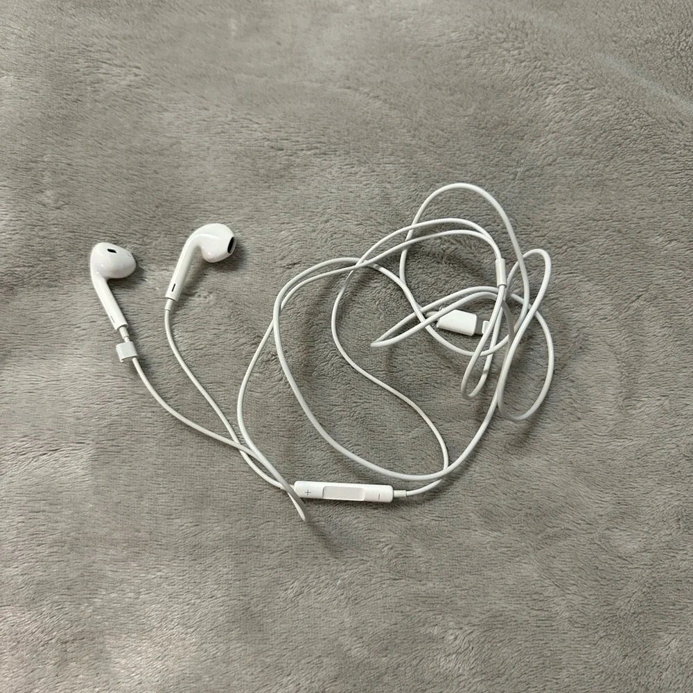 Apple iPhone headphones new